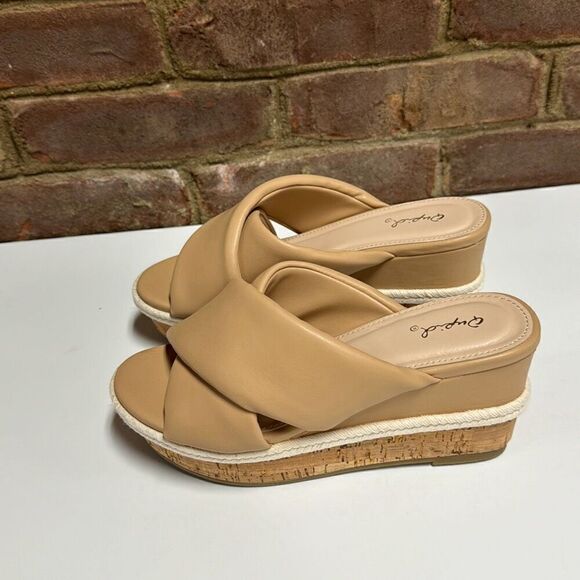 Qupid Beige Puff Slide Platform Wedge Sandal Size 6 NEW - Picture 3 of 8